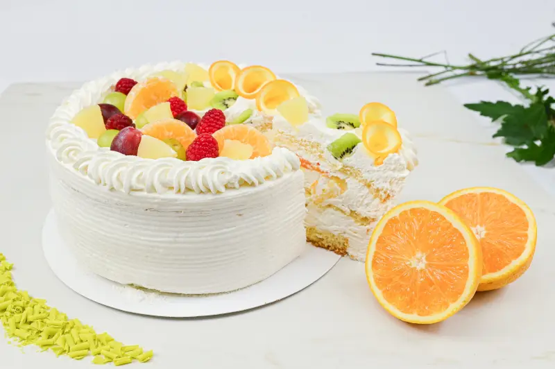 Tort Śmietankowy z Owocami
